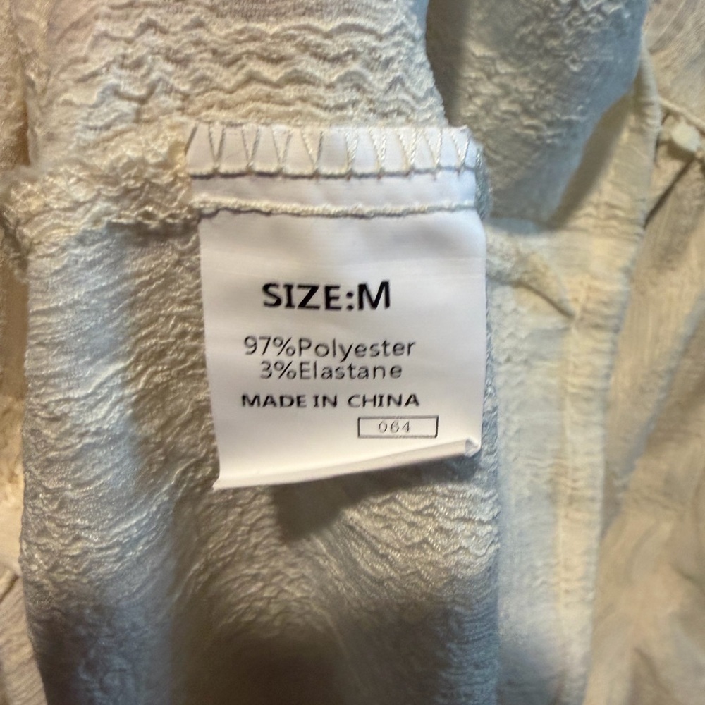 Evaless Button Down Short Sleeve Top Size Medium Beige Elegant Women's NWT - Picture 5 of 9